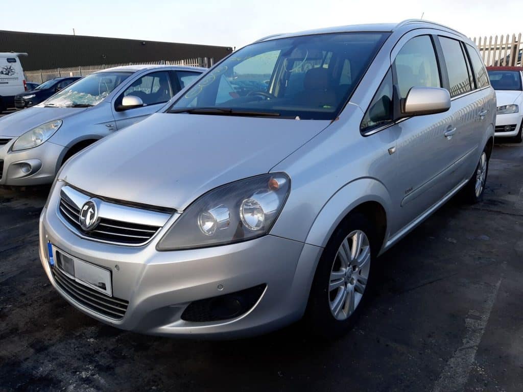 Front view of a parked silver Vauxhall Zafira