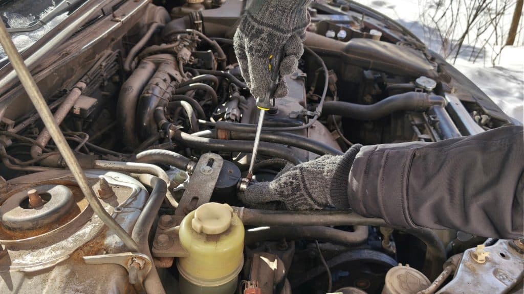 Adjusting or unscrewing parts on an engine