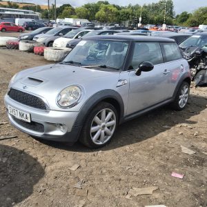 MINI HATCHBACK
