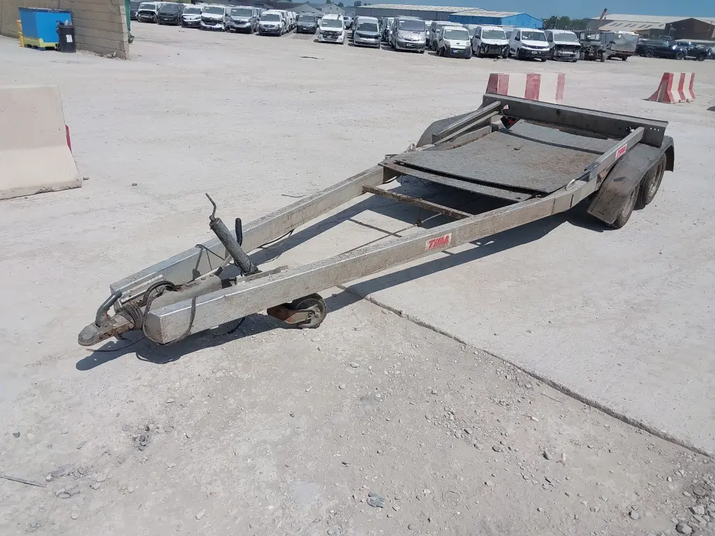 TRAILER TRAILER