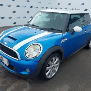 MINI HATCHBACK