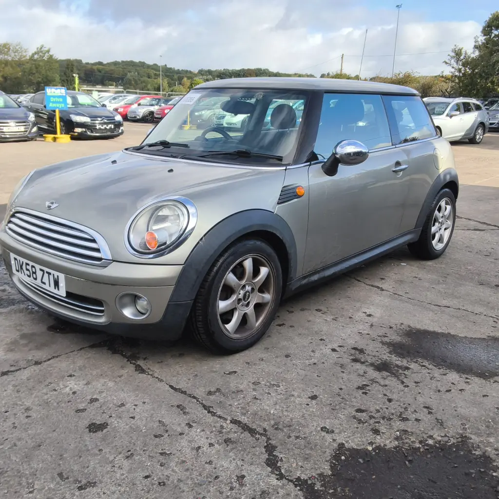 MINI HATCHBACK