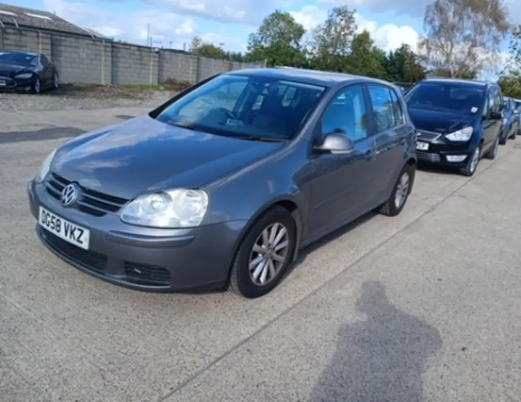 VOLKSWAGEN GOLF