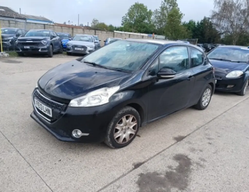 PEUGEOT 208