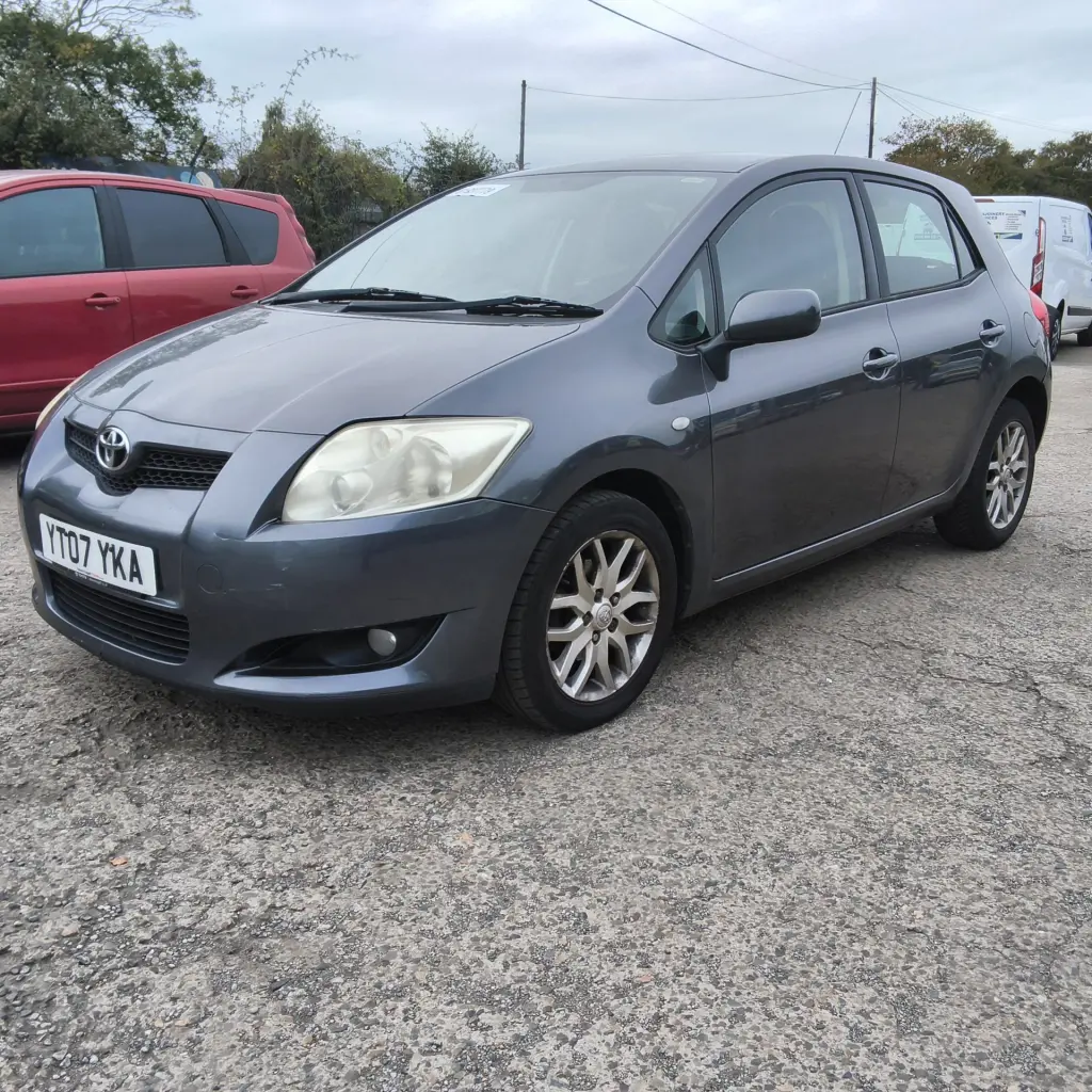 TOYOTA AURIS