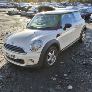 MINI HATCHBACK