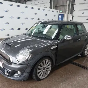 MINI HATCHBACK